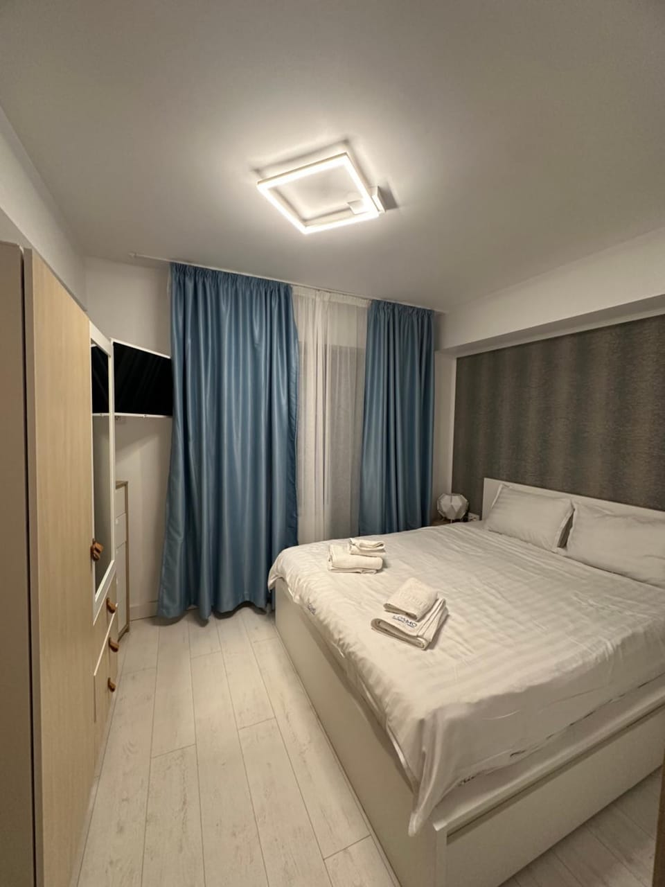 Bed, Photo of the whole room, Bedroom, towels, wardrobe