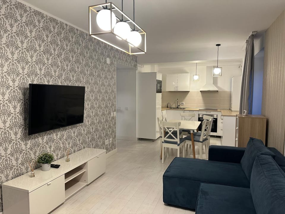 TV and multimedia, Living room, Seating area, Dining area