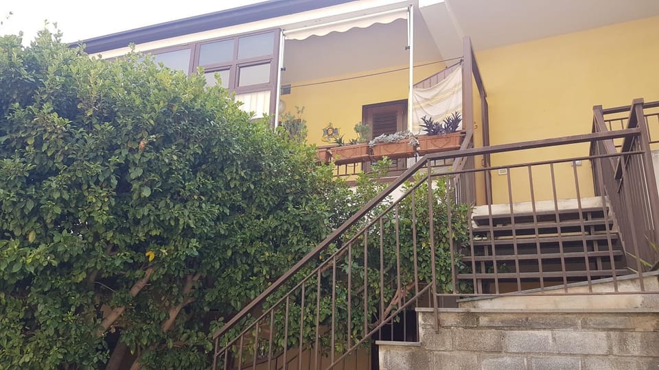 Property building, Balcony/Terrace, Balcony/Terrace