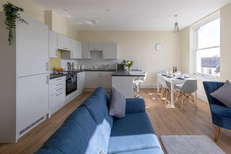 Hereford City Centre - Apartment 5, Isabella House - Modern Apartment In The Heart of The City - Sleeps 6 Guests - Hosted by RENTMYHOUSE Apartment in Hereford