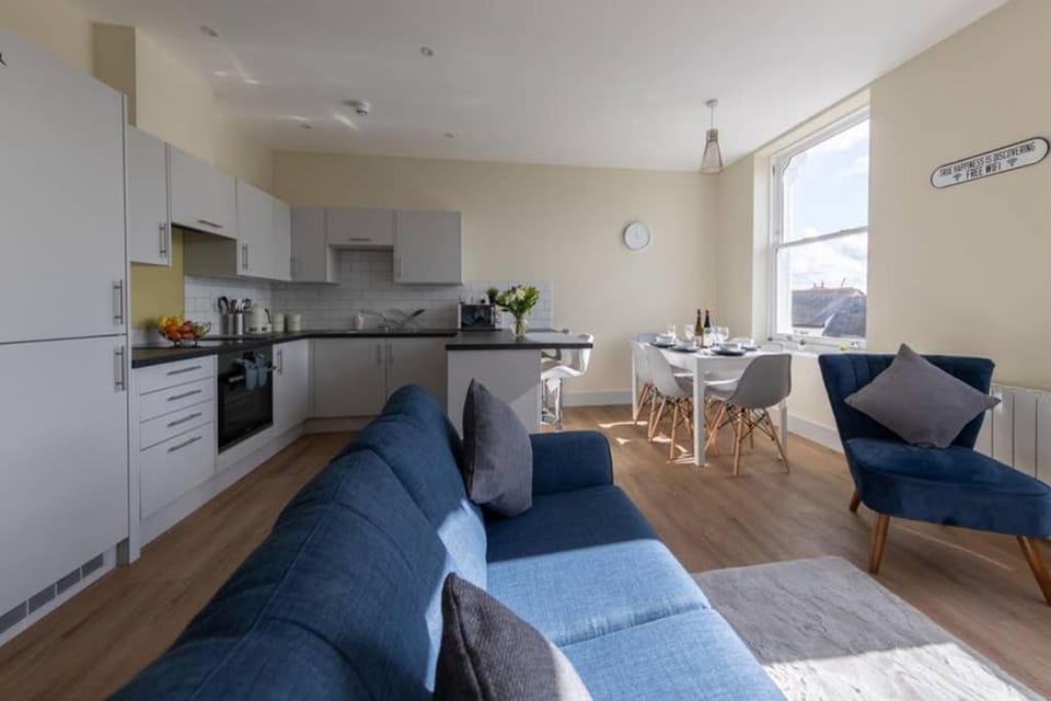 Hereford City Centre - Apartment 5, Isabella House - Modern Apartment In The Heart of The City - Sleeps 6 Guests - Hosted by RENTMYHOUSE Apartment in Hereford