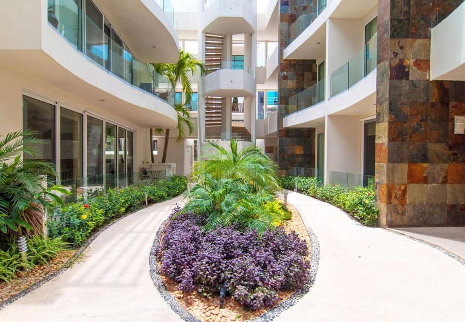 Exceptional Location Near Beach, Pool-View Balcony House in Playa del Carmen