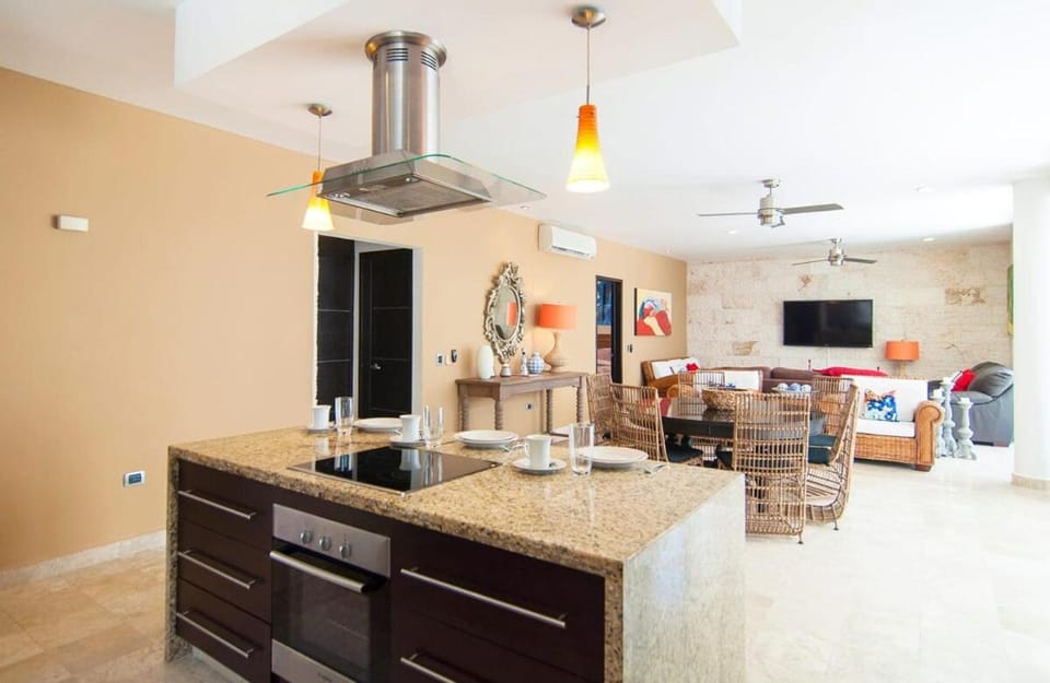 Exceptional Location Near Beach, Pool-View Balcony House in Playa del Carmen