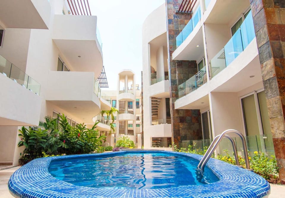 Property building, Day, Swimming pool