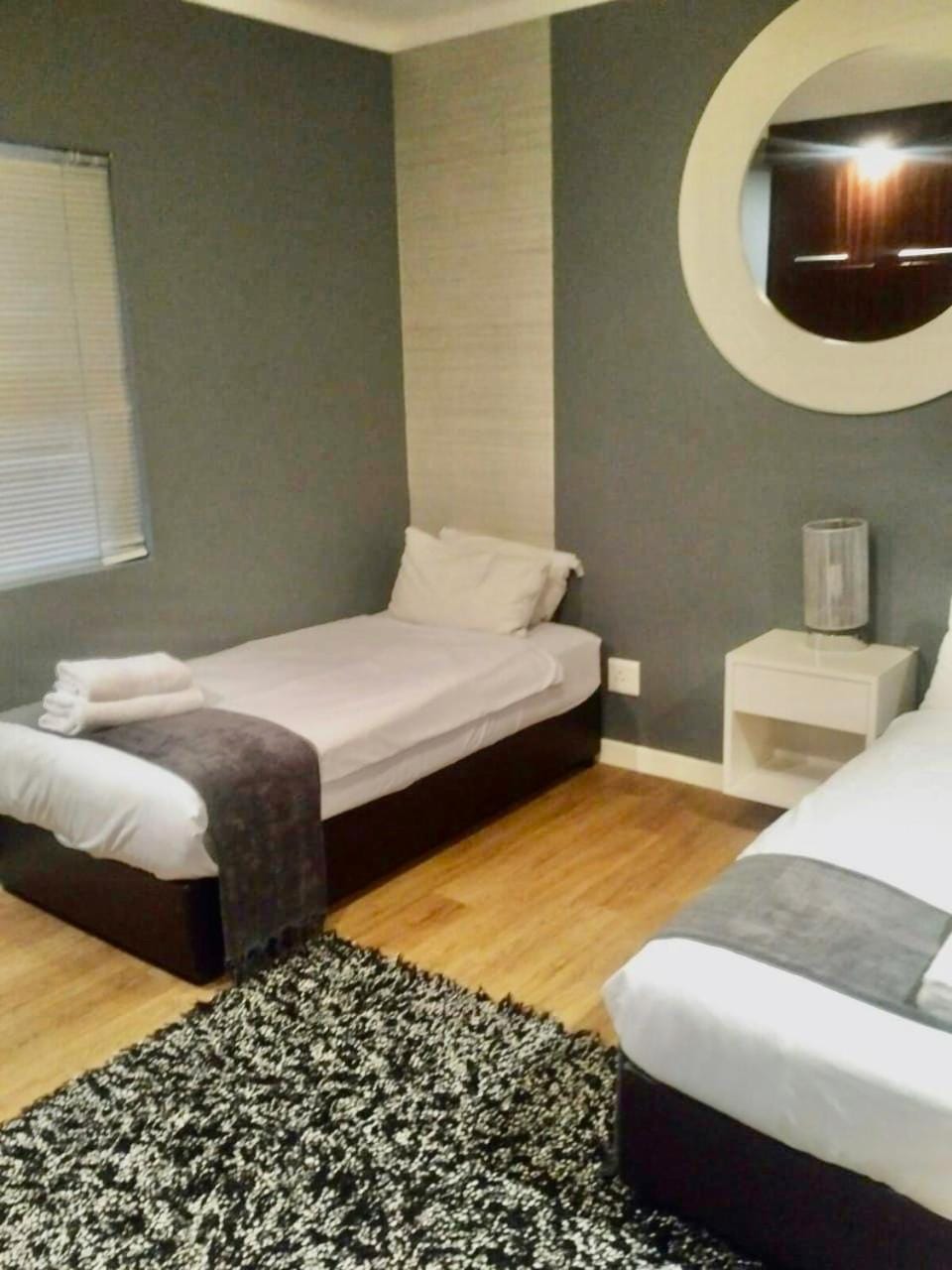 Icon Self Catering Apartment in Cape Town near Waterfront and CTICC Apartment in Cape Town