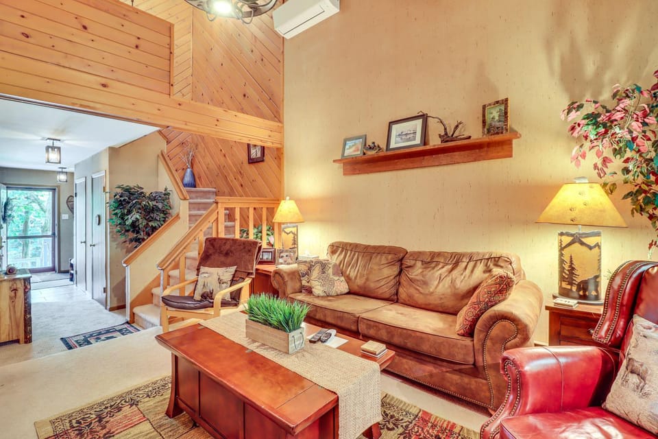 Walk to Dining! Townhome 1 Mi to Big Boulder Mtn House in Kidder Township