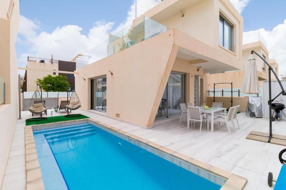 Modern villa with pool jacuzzi and sea view House in Vega Baja del Segura