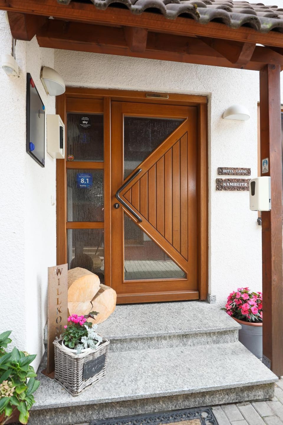 Facade/entrance