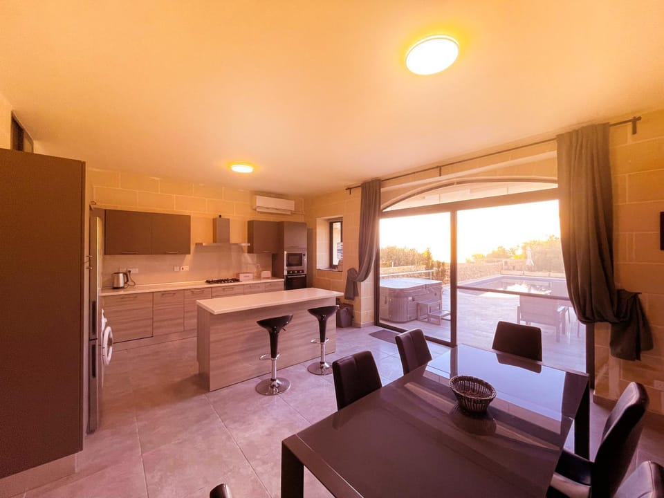 Si-Ku Holiday Home with Private Pool and Hot Tub Apartment in Malta