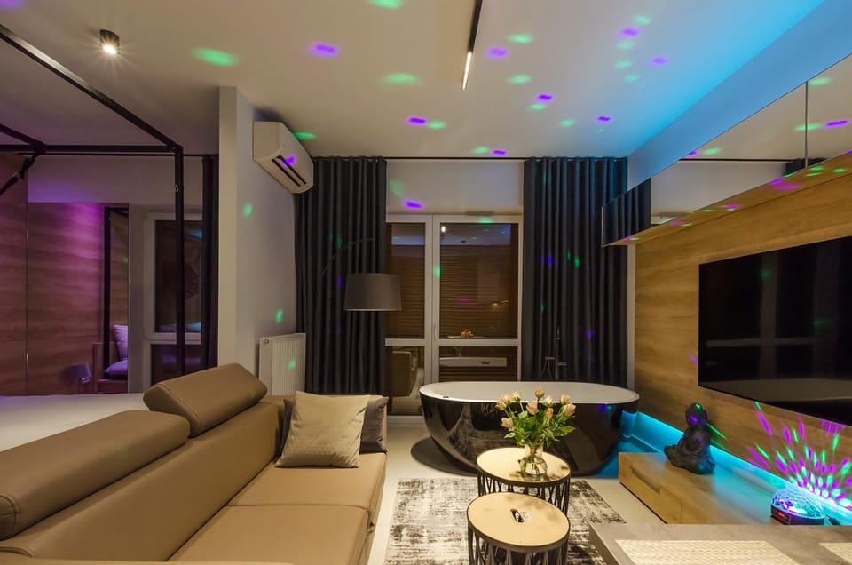 TV and multimedia, Living room, Seating area, air conditioner