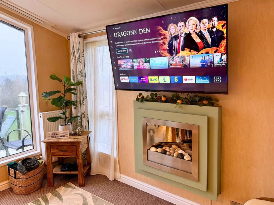 Communal lounge/ TV room, TV and multimedia, Evening entertainment, flat iron