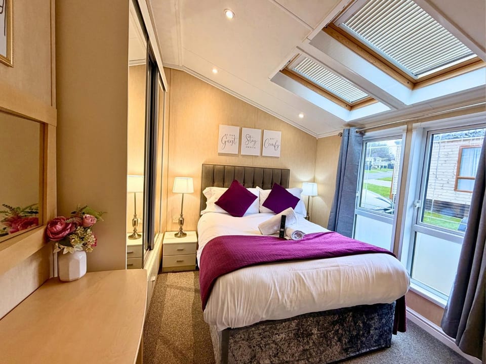 Bed, Bathroom, Bedroom, Bath, wardrobe