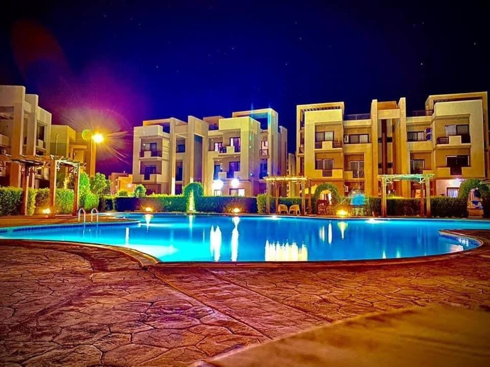 Property building, Swimming pool, Swimming pool