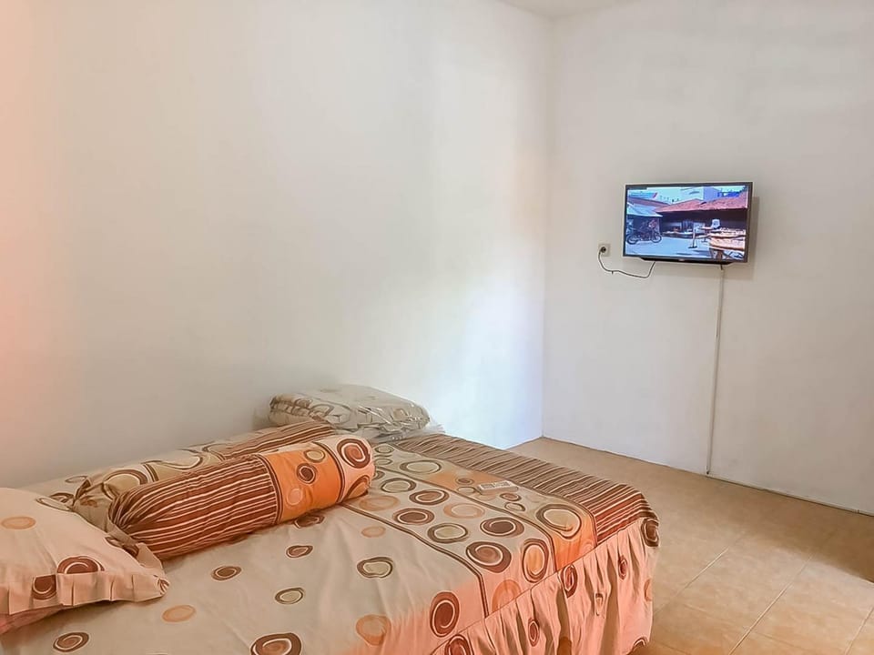 Property building, Bed, Bedroom