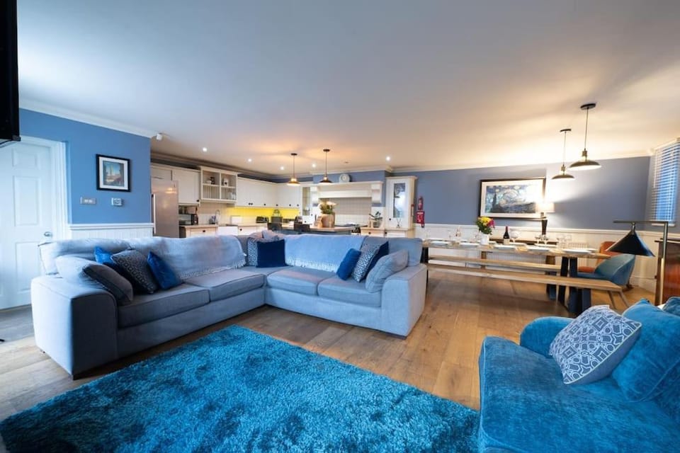The Vestry - Sleeps 12 - With Hot Tub House in Calderdale