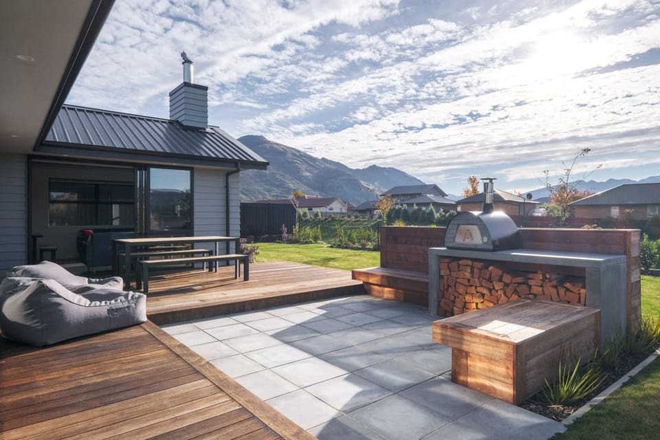 Property building, BBQ facilities, Garden, Balcony/Terrace