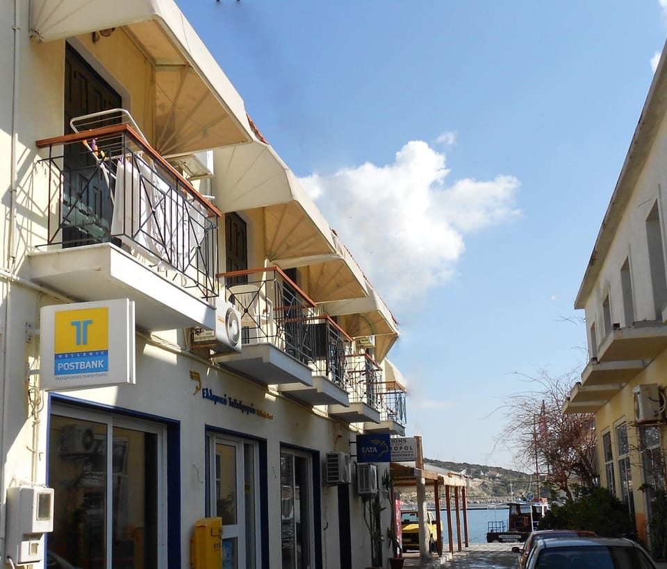 Property building, Facade/entrance, Spring, Off site, Day