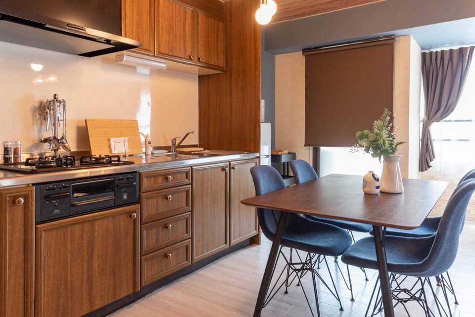 Kitchen or kitchenette, Dining area, minibar
