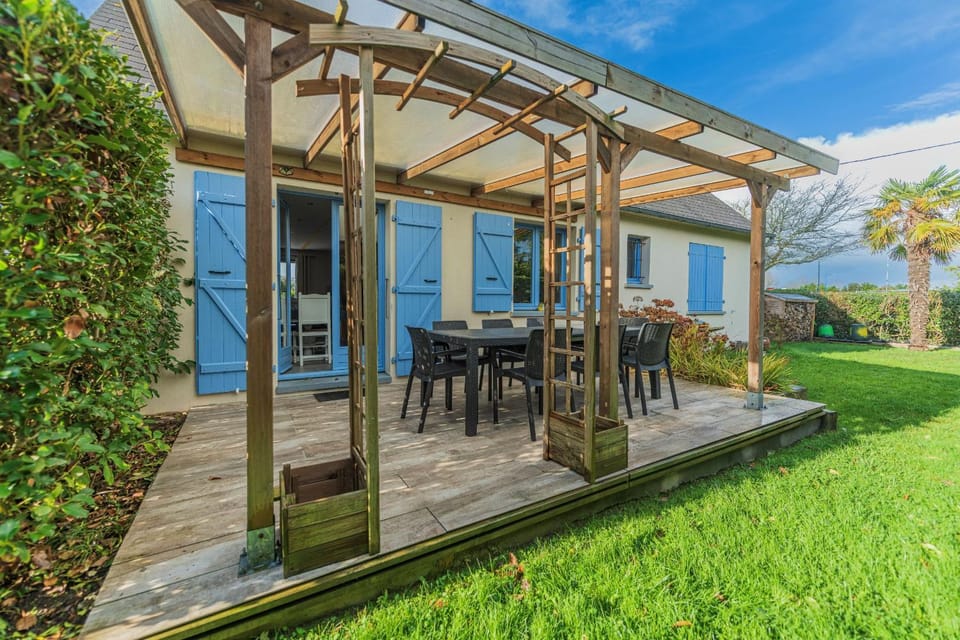 Patio, Garden, Dining area, Garden view