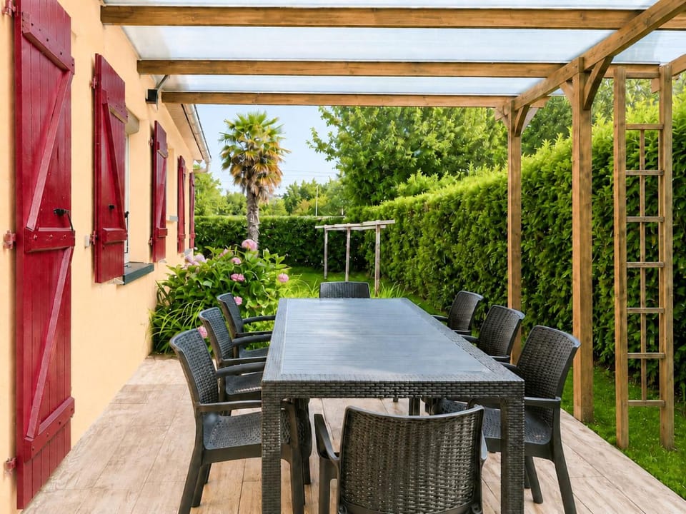 Patio, Garden, Dining area, Garden view