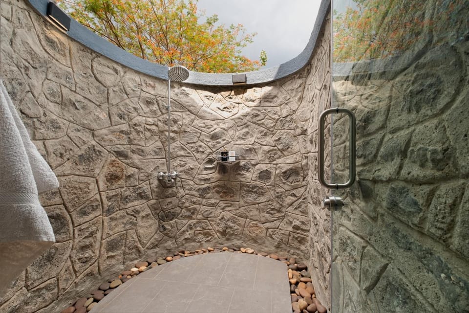 Open Air Bath, Open Air Bath