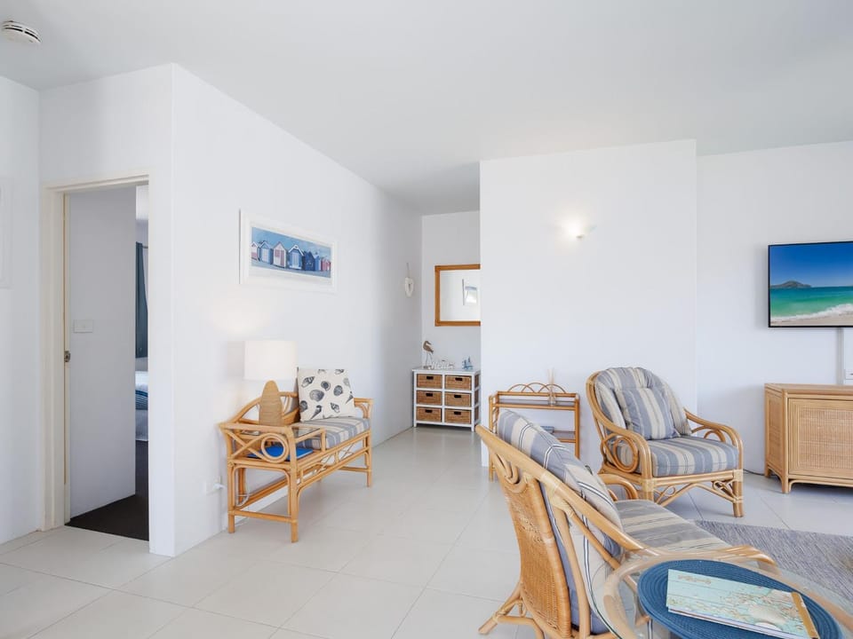 Krait Court, 1 6-8 Krait Cl - great 2 bedroom unit close to little beach Apartment in Nelson Bay