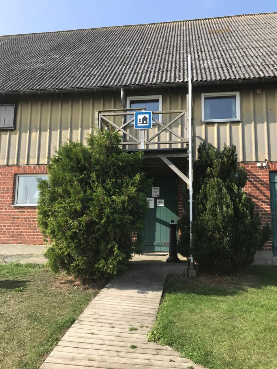 Facade/entrance