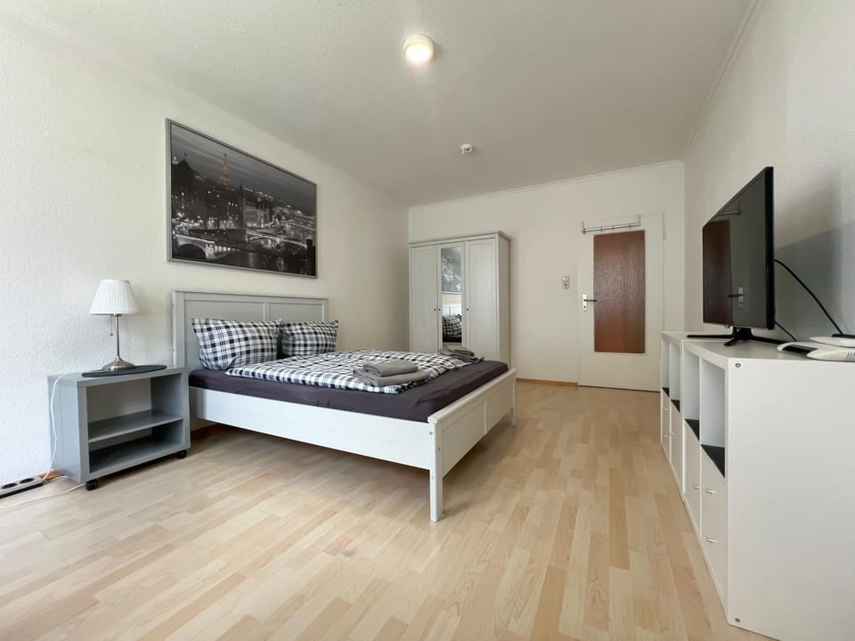 Bed, TV and multimedia, Bedroom, towels, wardrobe