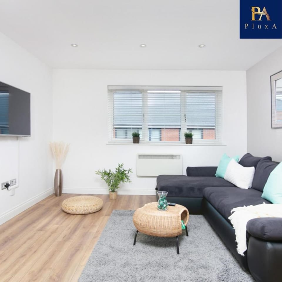 Pluxa Mint Bliss - Stylish with workspace Apartment in Birmingham