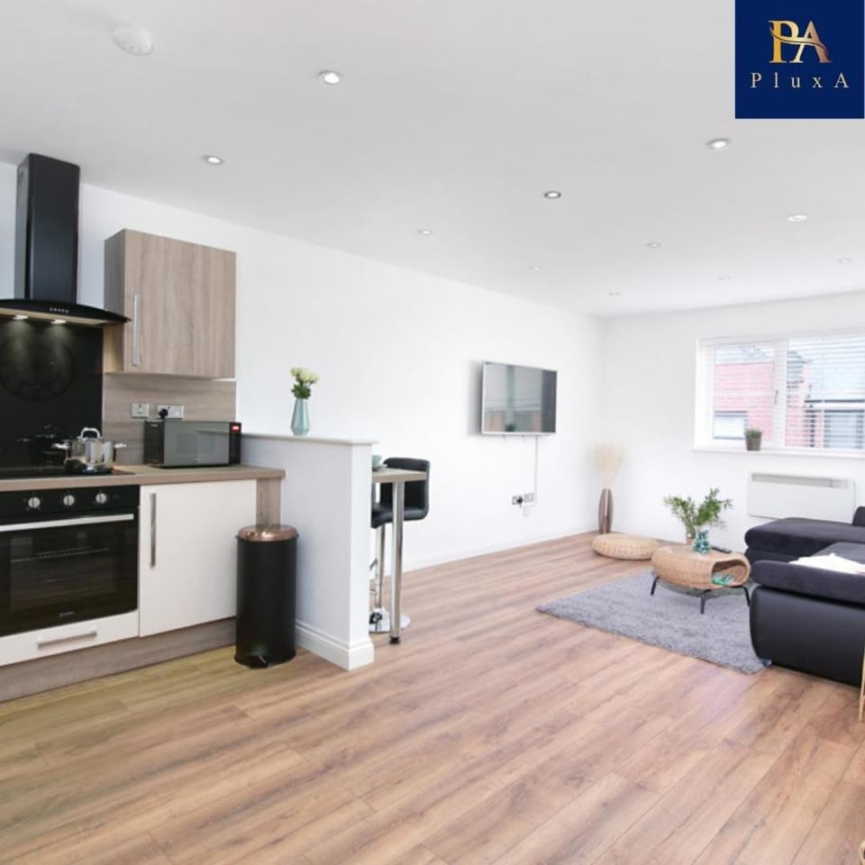 Pluxa Mint Bliss - Stylish with workspace Apartment in Birmingham