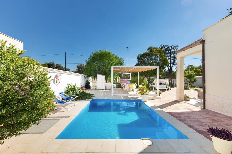 Swimming pool, Swimming pool