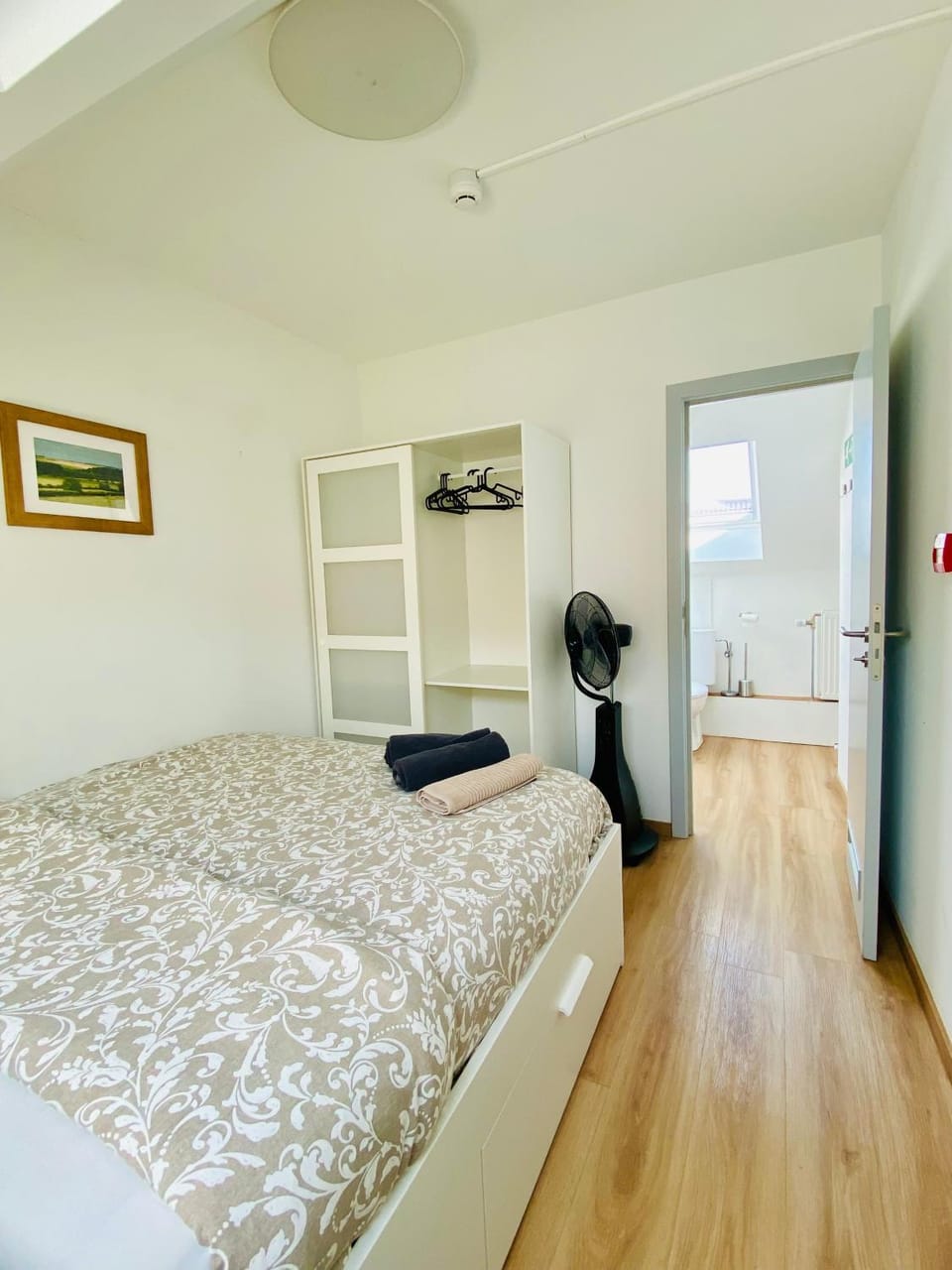 Photo of the whole room, Bedroom