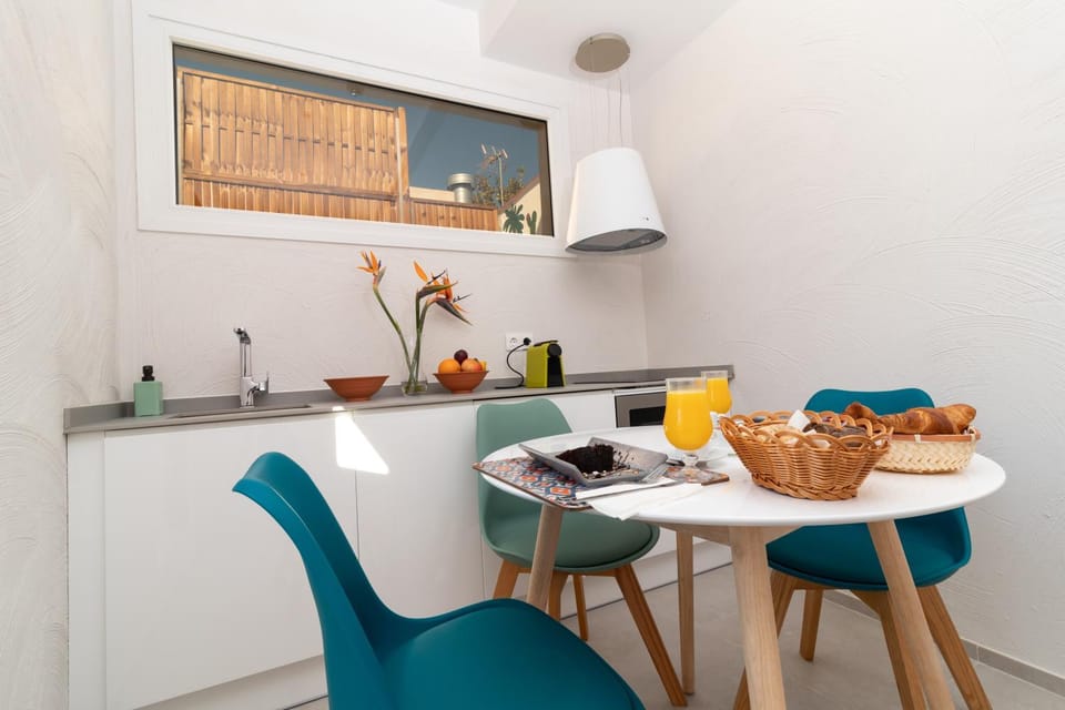 Balcony/Terrace, Kitchen or kitchenette, Dining area, Swimming pool