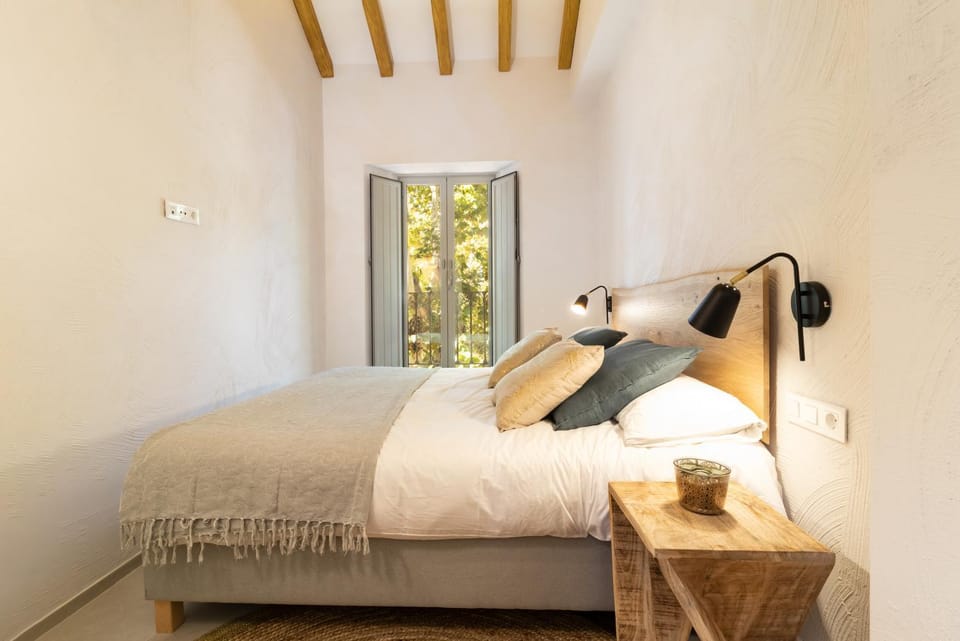 View (from property/room), Balcony/Terrace, Bedroom