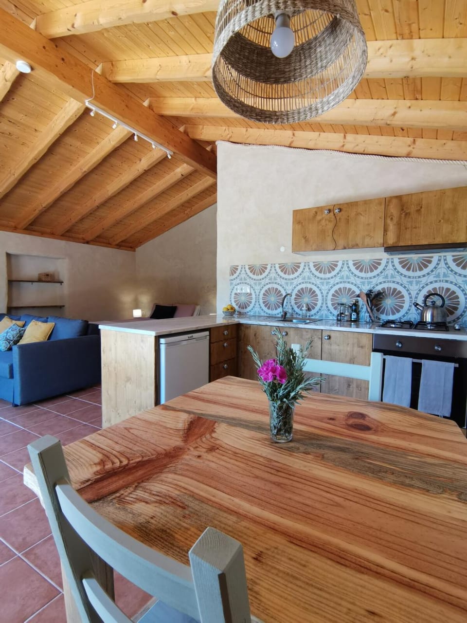 Kitchen or kitchenette, Living room, Seating area, Dining area