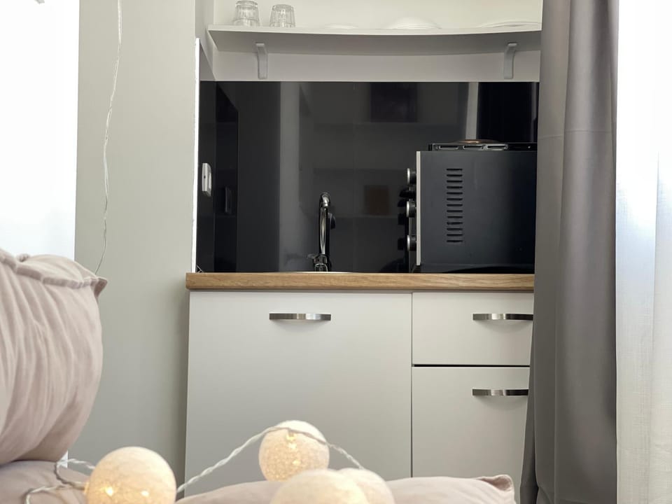 Bed, Kitchen or kitchenette, Photo of the whole room