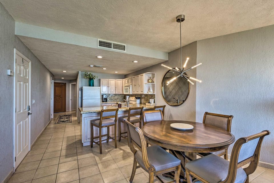 Walk to Beach: Oceanfront Rocky Point Condo House in Rocky Point