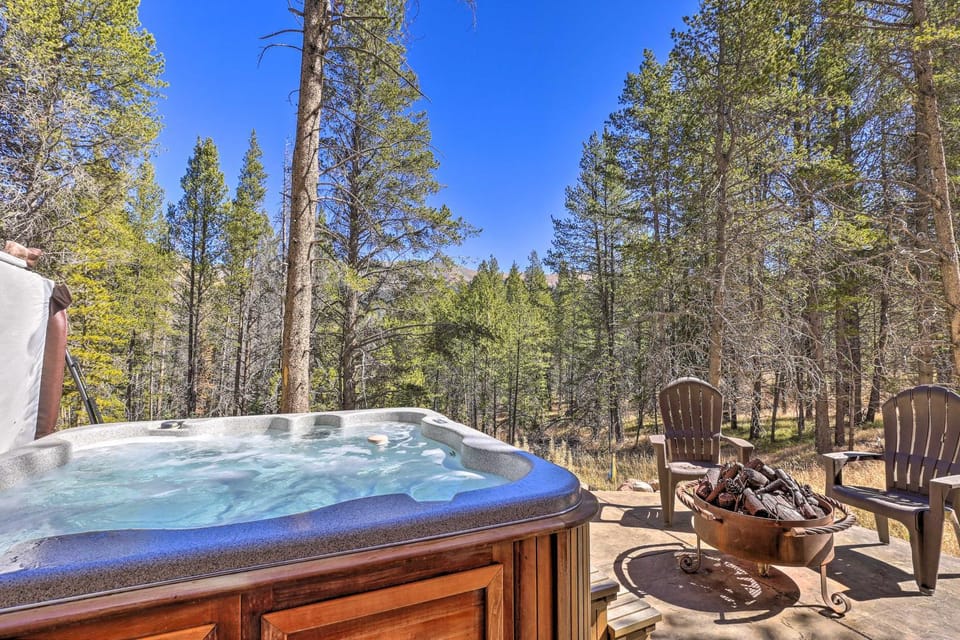 Walk to Lift Luxe Villa with Hot Tub in Copper Mtn Villa in Copper Mountain