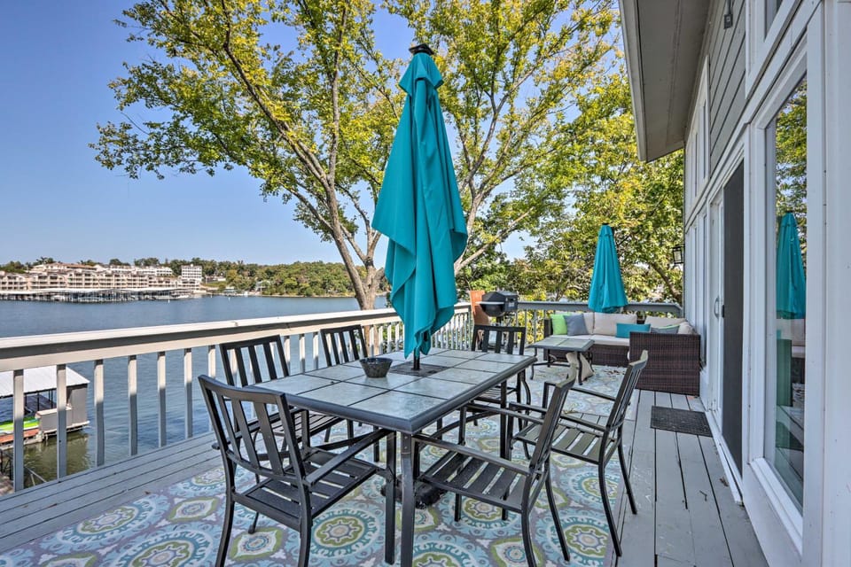 Boat Dock, Furnished Deck! Lakefront Ozarks Home House in Village Four Seasons