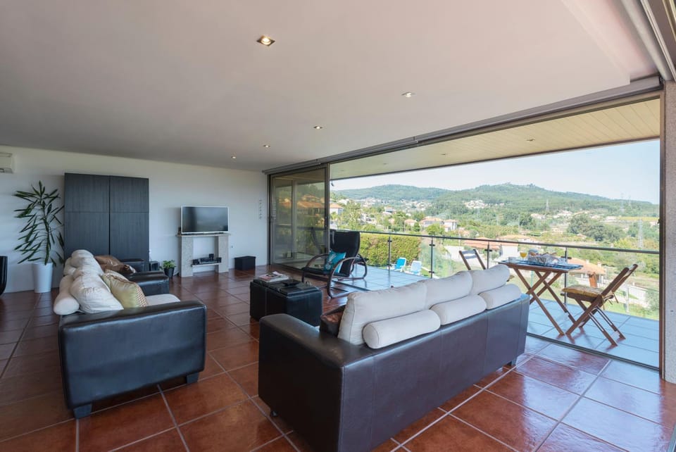 LovelyStay - Casa Guimas House in Porto District