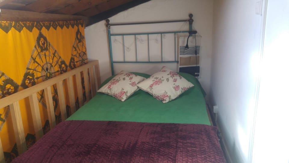 Bed, bunk bed