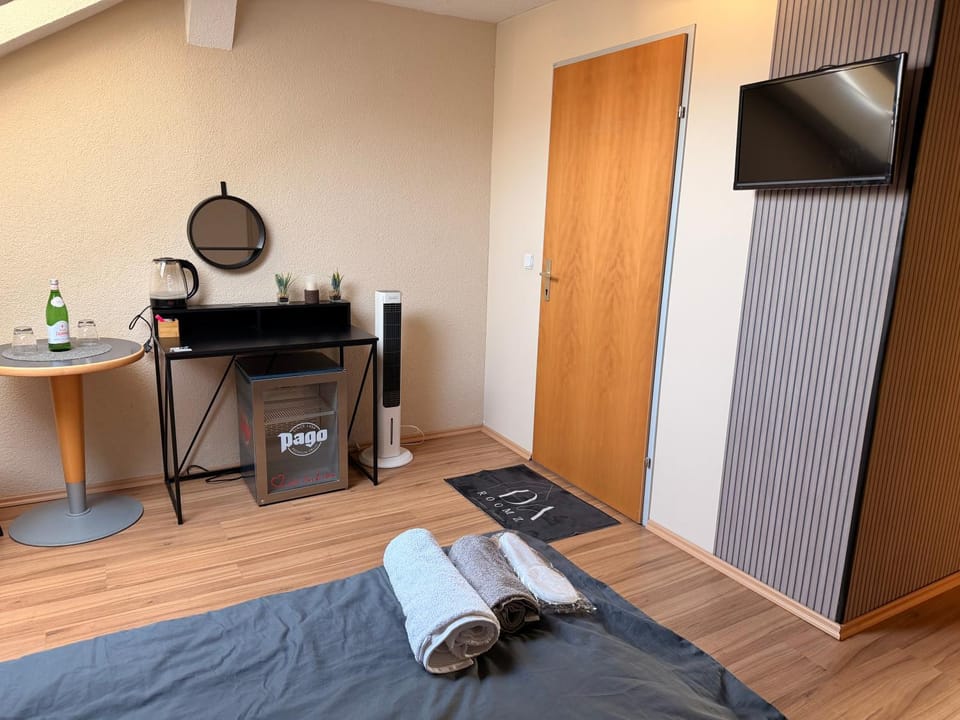Bed, furniture, hair dresser