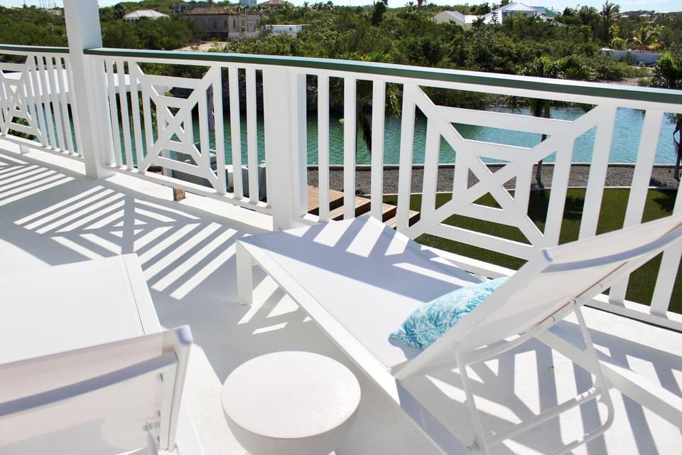 Balcony/Terrace, Area and facilities