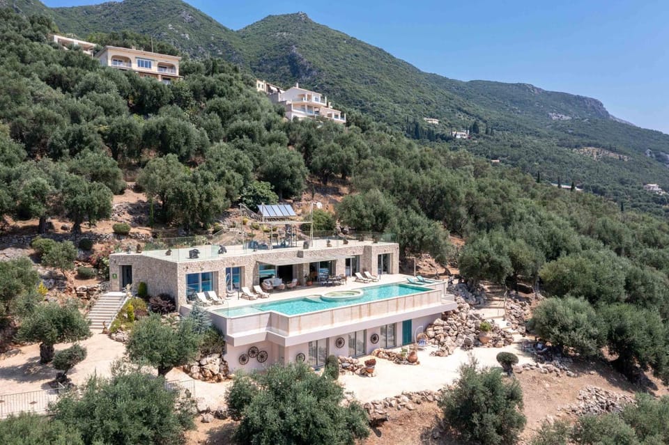 Property building, Spring, Day, Natural landscape, Mountain view, Pool view, Swimming pool, sunbed
