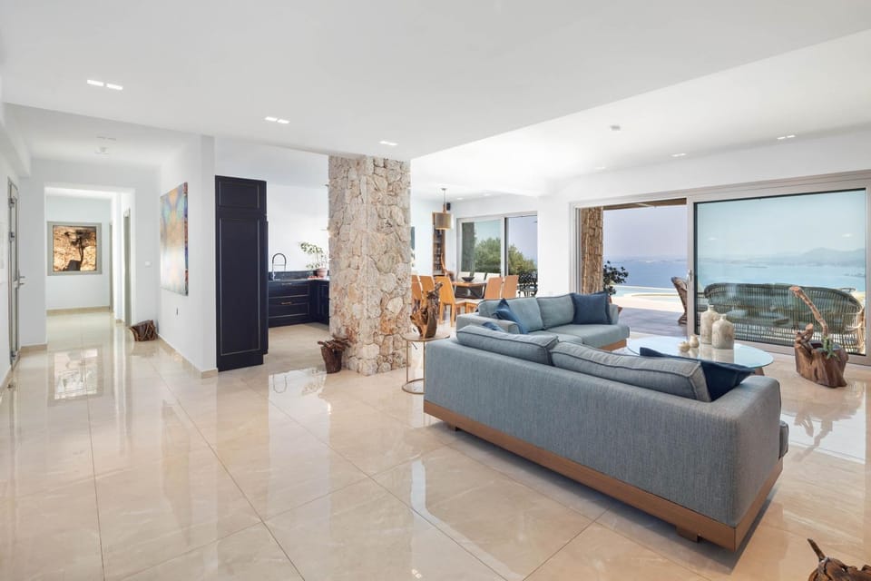 Communal lounge/ TV room, Living room, Seating area