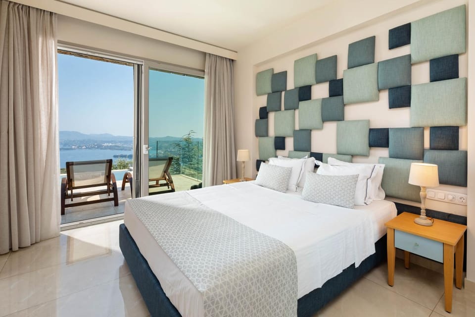Bed, View (from property/room), Balcony/Terrace, Bedroom, Sea view