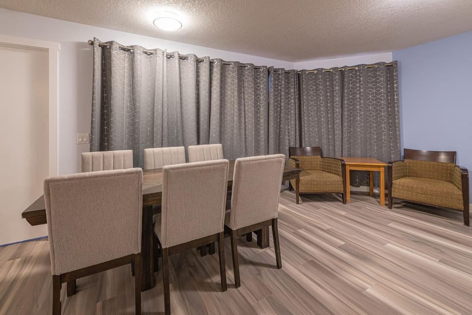 Luxurious One Bedroom Suite for a Larger Family 162 Apartment in Canmore