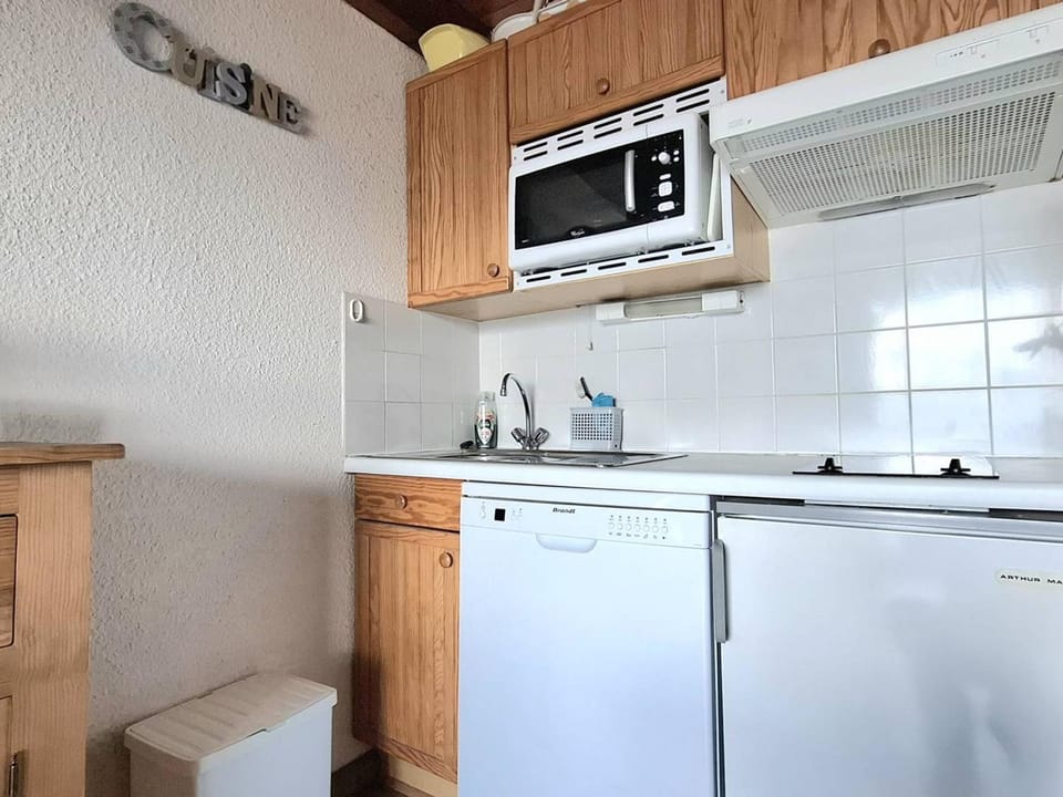 Charmant T2 cabine 6 pers. avec balcon sud, parking privatif à Bolquère - FR-1-592-8 Cabin in Bolquère