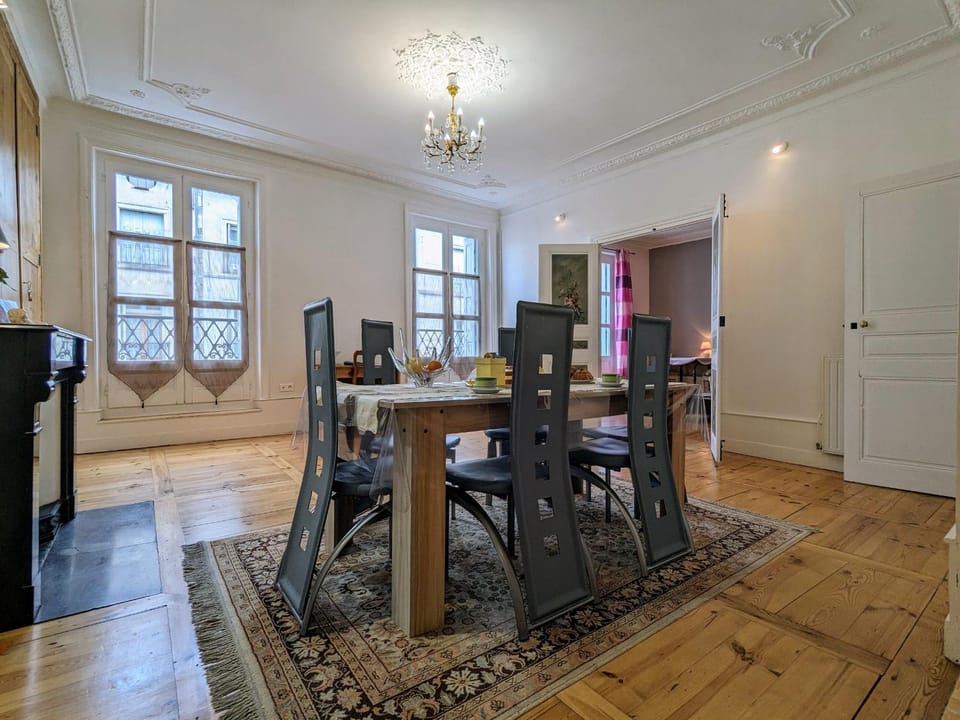 Appartement XIXe siècle - Centre-ville du Puy-en-Velay, 2 chambres, tout confort, proche monuments - FR-1-582-6 Apartment in Auvergne-Rhône-Alpes