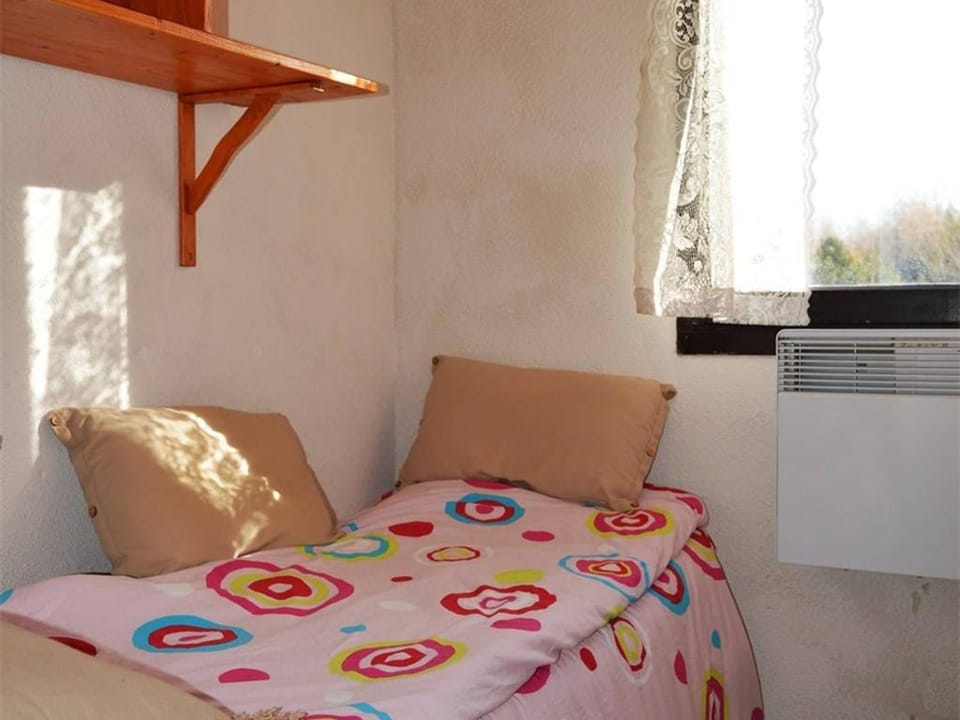 Studio Cabine Cosy Proche des Pistes - Sud-Ouest, Équipé pour 3 Pers., Animaux Acceptés - FR-1-592-25 Cabin in Bolquère